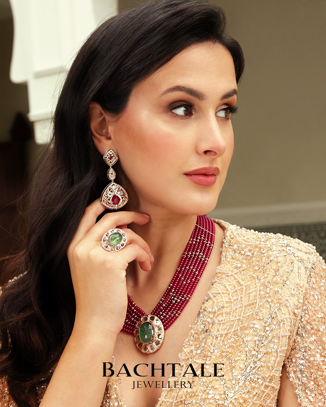 Parure de joaillerie marocaine alliant lor rose les diamants et les pierres fines dans un hommage somptueux a lart mauresque.Bachtalejewellery joailleriemarocaine Parure de joaillerie marocaine alliant lor rose les diamants et les pierres fines dans un hommage somptueux a lart mauresque.Bachtalejewellery joailleriemarocaine
